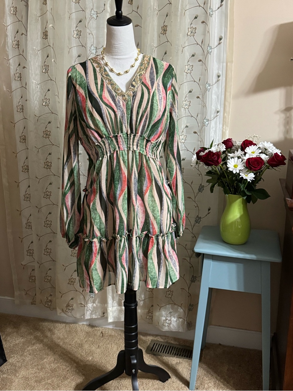 NWT Easel V-Neck Long-Sleeve Dress in Green & Pink. She’s flattering & cute!!
